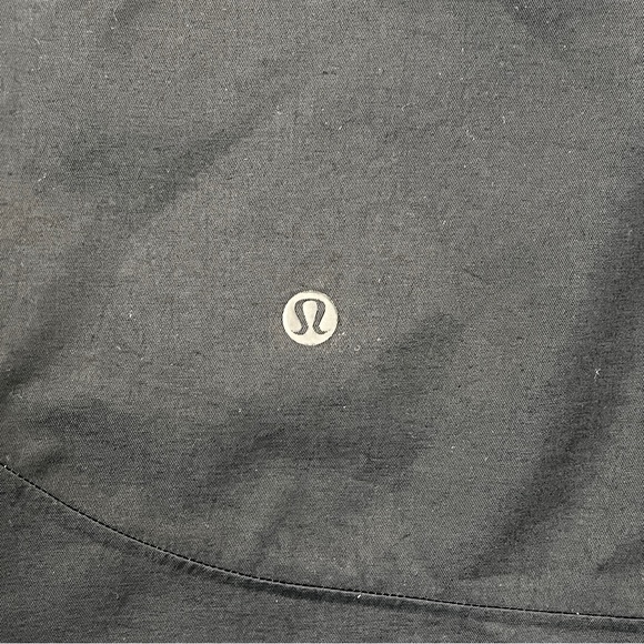 lululemon Rain Seeker Jacket Vintage 2018 Black Waterproof Removable Hood size 4 - Picture 6 of 6